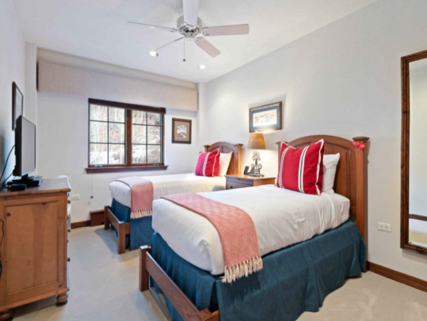 Cozy Mountain Retreat in the Heart of Beaver Creek with Stunning Views and Prime Location